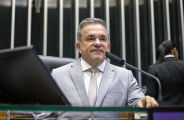 Vander diz que desist&ecirc;ncia de suplente &eacute; normal e que foco &eacute; unidade e resultados