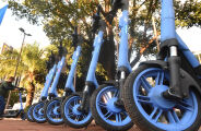 Empresa inicia opera&ccedil;&otilde;es de patinetes el&eacute;tricos com 200 pontos na Capital