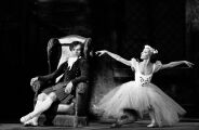 Nureyev, maior bailarino do s&eacute;culo 20, ganha exposi&ccedil;&atilde;o in&eacute;dita em Joinville