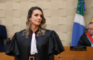 Ana Carolina Ali Garcia recebe toga da magistratura em sess&atilde;o solene