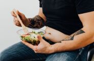 Nutricionista explica como alimenta&ccedil;&atilde;o, sono, estresse e sa&uacute;de intestinal t&ecirc;m influ&ecirc;ncia no peso