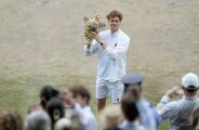 Sinner derrota Zverev pela 10&ordf; vez consecutiva e defende t&iacute;tulo de Wimbledon