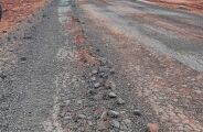 Asfalto feito pelo presidente da Agesul se esfarela dias ap&oacute;s libera&ccedil;&atilde;o de rodovia para circula&ccedil;&atilde;o