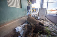 Esquina no centro da Capital tem lixo e entulhos a c&eacute;u aberto