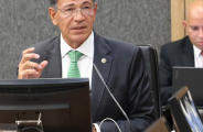 Campbell diz que ju&iacute;zes 'parasitas' se hospedam na magistratura e devem ser extirpados