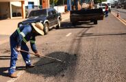 Prefeitura vai gastar R$ 25,7 milh&otilde;es em massa asf&aacute;ltica para tapa-buracos em Campo Grande