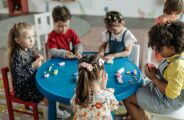 Ir &agrave; escola &eacute; fundamental para as crian&ccedil;as, mas estudo revela um poss&iacute;vel risco &agrave; sa&uacute;de