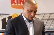 Roberto Carlos &eacute; pego de surpresa ao perder 99% do que ganhou no futebol e ver a conta zerada