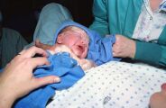 Desde 1992 n&atilde;o nascia ningu&eacute;m ali: beb&ecirc; chega e vira sensa&ccedil;&atilde;o em pequena ilha