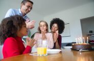 O que significa n&atilde;o gostar de "Parab&eacute;ns pra Voc&ecirc;" no seu anivers&aacute;rio, segundo especialistas