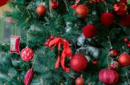 Tradi&ccedil;&atilde;o do vermelho e verde chega ao fim em 2026 e Natal ser&aacute; de renova&ccedil;&atilde;o com novas cores