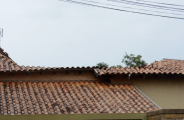 Idoso sobe de escada em telhado, cai e morre em Campo Grande