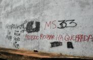 'Proibido roubar': muro com '33' e 'Tropa do PPK' chama aten&ccedil;&atilde;o em Campo Grande