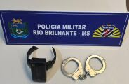 Den&uacute;ncia de homem armado em bar acaba em pris&atilde;o de foragido em cidade de MS
