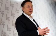 Enquanto sal&aacute;rio m&iacute;nimo &eacute; de R$ 1.621, Elon Musk recebe R$ 436,1 milh&otilde;es por dia