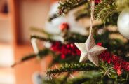 Tradi&ccedil;&atilde;o de &Aacute;rvore de Natal convencional chegou ao fim: tend&ecirc;ncia para 2026 &eacute; minimalista
