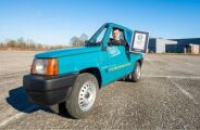 1 farol, 2 retrovisores e 50,2 cm de largura: Fiat surpreende como carro mais estreito do mundo