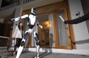 Parece fic&ccedil;&atilde;o cient&iacute;fica: China apresenta rob&ocirc; humanoide que destr&oacute;i carros e domina o kung fu
