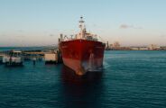 Maior navio do mundo, com torre de 156 metros, deixa a China e segue rumo ao Brasil