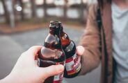Consumo de &aacute;lcool diminui o risco de sofrer um infarto, afirma cardiologista
