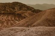 NASA divulga foto in&eacute;dita de Marte e detalhe em pared&otilde;es esculpidos chama aten&ccedil;&atilde;o