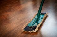 Engenheiro qu&iacute;mico recomenda 4 misturas caseiras simples de fazer para limpar a casa