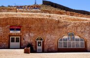 No cora&ccedil;&atilde;o do deserto australiano, Coober Pedy abriga uma popula&ccedil;&atilde;o que desafia a convencionalidade 