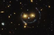 NASA registra gal&aacute;xia com um "sorriso" assustador em imagem captada pelo Hubble