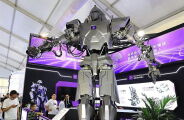 Parece Transformers, mas &eacute; real: rob&ocirc; gigante chin&ecirc;s de 4 metros promete esmagar mais de 500 kg