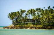 Eles chegaram de barco a uma ilha desabitada; 100 anos depois, ela virou um destino tur&iacute;stico