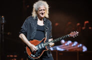 Aos 79 anos, guitarrista do Queen transforma fazenda em ref&uacute;gio com mais de 100 mil &aacute;rvores