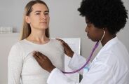 Saiba os tratamentos e os cuidados m&eacute;dicos ap&oacute;s diagn&oacute;stico de c&acirc;ncer de mama