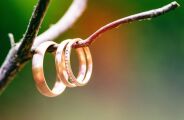 "Os homens esperam que elas n&atilde;o mudem; as mulheres, que eles mudem": a ironia do casamento