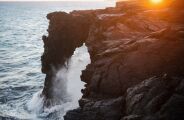 Ap&oacute;s s&eacute;culos de exist&ecirc;ncia, famoso arco de pedra de 27 metros desaba no Oceano Pac&iacute;fico