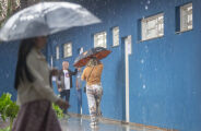 Poucas urnas falham, mas forte chuva trava ritmo da vota&ccedil;&atilde;o em MS