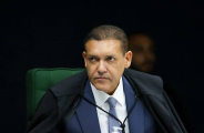 Relator no TSE derruba decis&atilde;o de Nunes Marques e mant&eacute;m canal 'Ex&eacute;rcito do Lula' no WhatsApp