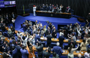Imprensa estrangeira v&ecirc; vit&oacute;ria de Lula em aprova&ccedil;&atilde;o do fim da 6x1