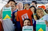 Lula anuncia vers&atilde;o universit&aacute;ria do "P&eacute; de Meia" caso seja reeleito