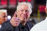 Enquanto Mega-Sena sorteia R$ 75 milh&otilde;es, dono da Nike doa R$ 5 bilh&otilde;es para nobre causa