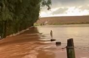 A&ccedil;ude transborda, enxurrada invade lavoura e alaga estradas em Ant&ocirc;nio Jo&atilde;o