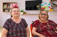 Asilo S&atilde;o Jo&atilde;o Bosco comemora 103 anos com 'cabelo maluco' para idosos