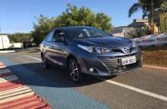Novo modelo da Toyota, Yaris &eacute; confort&aacute;vel e econ&ocirc;mico