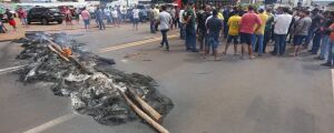 Ap&oacute;s vit&oacute;ria de Lula, caminhoneiros bloqueiam sete pontos de rodovias de MS em protesto