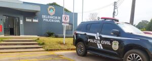 Marido mata esposa a facadas na frente dos três filhos