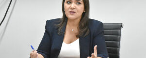 Adriane publica leis que congelam salário de servidores por tempo indeterminado