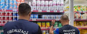 Ap&oacute;s proibi&ccedil;&atilde;o da Anvisa, Procon recolhe f&oacute;rmulas infantis de mercados e farm&aacute;cias
