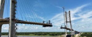 Ponte da Rota Bioce&acirc;nica est&aacute; a 128 metros de ligar Brasil e Paraguai