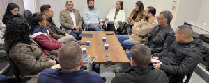 Adriane quer parcelar reajuste e professores rejeitam proposta