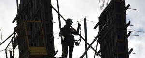 Empresas "disputam" trabalhadores e escassez de m&atilde;o de obra vira desafio