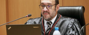 Desembargador suspeito de corrup&ccedil;&atilde;o continuar&aacute; afastado